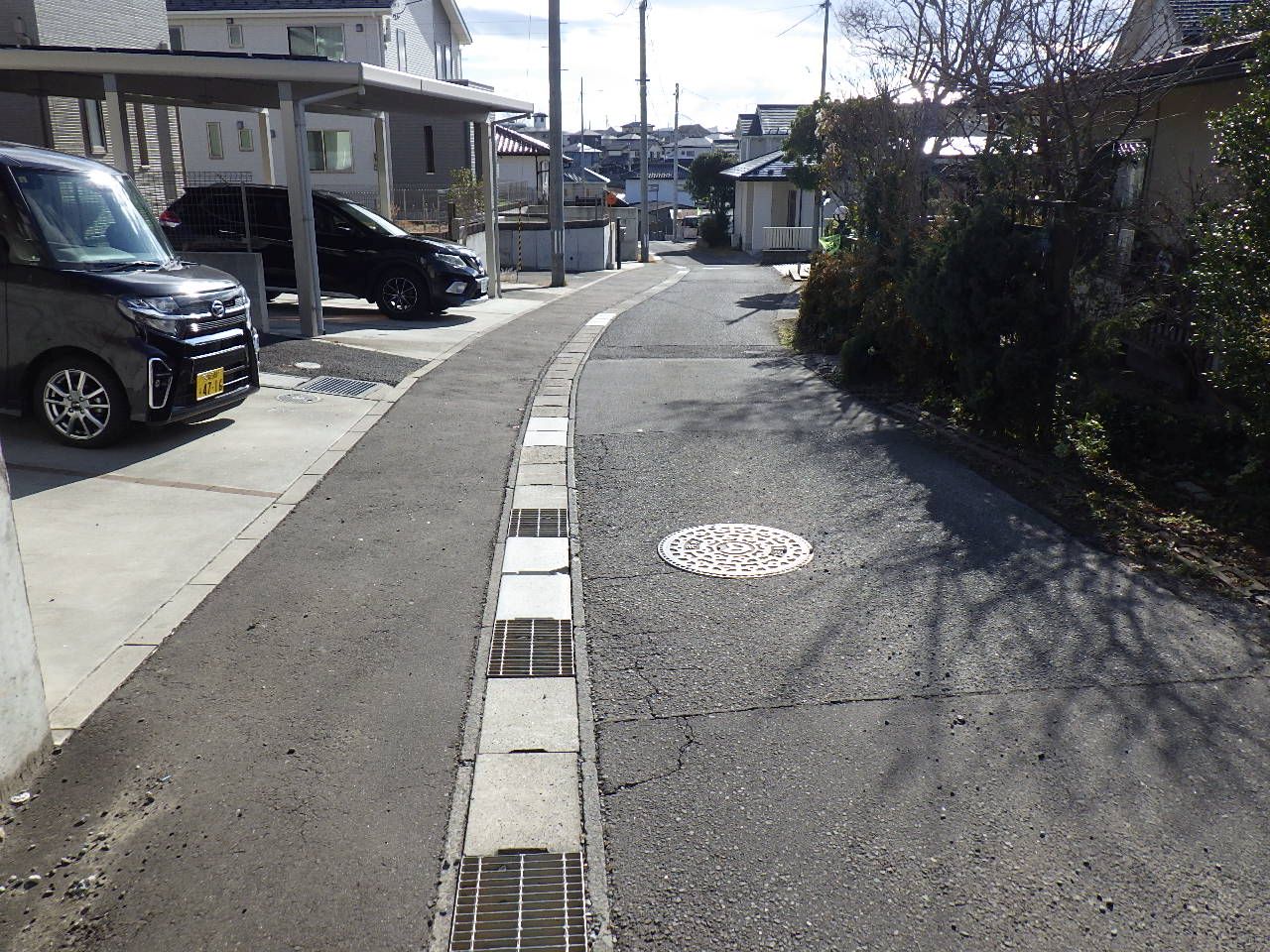 施工前 — 古い舗装の野中生活道路